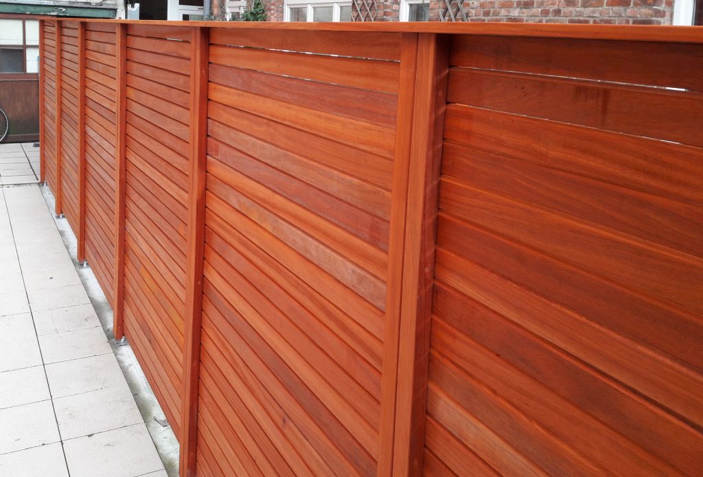 SystemeC_Menuiserie_Palissade_padouk_2_Schaerbeek